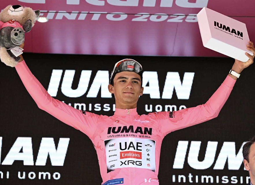 PESE A PRESIONES, EL MEXICANO ISAAC DEL TORO SIGUE DE LÍDER EN EL GIRO DE ITALIA